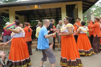 25.6. 2017 vystoupení souboru Fiesta Tica Kostarika - folklorní soubor ze San José z Kostariky