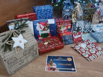 Dárky ČČK ÚO - Strom splněných přání.