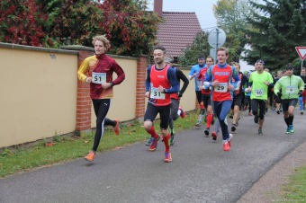 Foto Iscarex - Honza Šimůnek a Markéta Černá: 2. ročník běžeckého krosu Okolo Žampachu 23.10. 2016