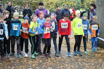 Foto Iscarex - Honza Šimůnek a Markéta Černá: 2. ročník běžeckého krosu Okolo Žampachu 23.10. 2016