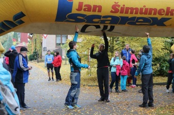Foto Iscarex - Honza Šimůnek a Markéta Černá: 2. ročník běžeckého krosu Okolo Žampachu 23.10. 2016