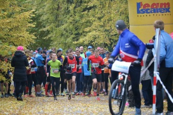 Foto Iscarex - Honza Šimůnek a Markéta Černá: 2. ročník běžeckého krosu Okolo Žampachu 23.10. 2016