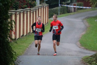 Foto Iscarex - Honza Šimůnek a Markéta Černá: 2. ročník běžeckého krosu Okolo Žampachu 23.10. 2016