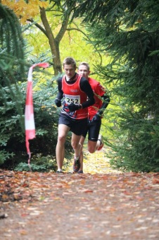 Foto Iscarex - Honza Šimůnek a Markéta Černá: 2. ročník běžeckého krosu Okolo Žampachu 23.10. 2016
