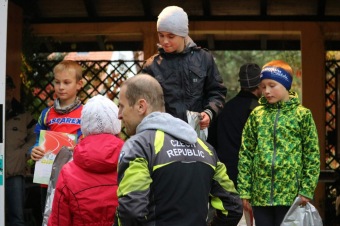 Foto Iscarex - Honza Šimůnek a Markéta Černá: 2. ročník běžeckého krosu Okolo Žampachu 23.10. 2016