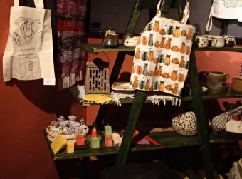 Prodej výrobků - Malá Scéna Ústí nad Orlicí - filmový festival Jeden svět 2015