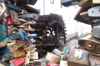 31.3. - 13.4.2015 - Výstava v budově Senátu "Z pod hradu Žampach..."