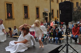 10.-12.9. 2015  GINKO - taneční kroužek na festivalu - Jičín - město pohádky