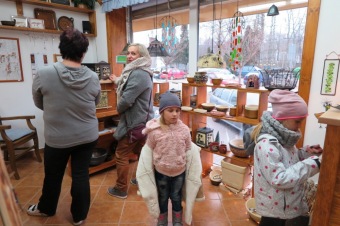 13.12. 2016 Obchůdek Z pod hradu Žampach-  Letohrad - vánoční prodej - zahájen