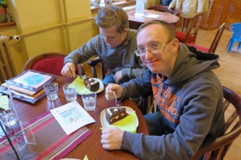 2017 Z nabídky aktivizačních činností v běžné společnosti - kavárna a plavání Rychnov nad Kněžnou