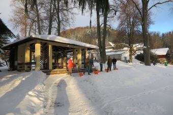 2017 Práce obyvatel v zimním období....