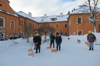 2017 Práce obyvatel v zimním období....