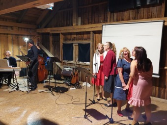 Mezi trámy, Alternativní půda. Dne 18.9. 2022 zde proběhlo Ohlédnutí za letošním MPPFF.