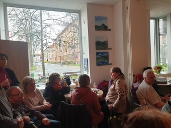 Vernisáž obrazů Tomáše Rybičky v Kavárně Slunečnice v Pardubicích 23.3. 2023