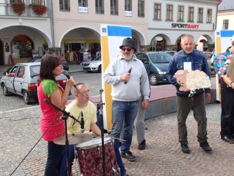 24.9. 2015 Integrační den Ústí n. Orl.  - Barbušáci a canisterapie p. Loučky