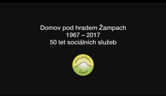 2017 fotografie z dokumentárního filmu Domov pod hradem více než 50 let života