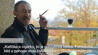 2017 fotografie z dokumentárního filmu Domov pod hradem více než 50 let života