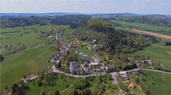 2017 fotografie z dokumentárního filmu Domov pod hradem více než 50 let života