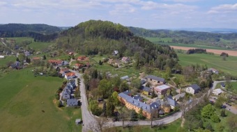 2017 fotografie z dokumentárního filmu Domov pod hradem více než 50 let života