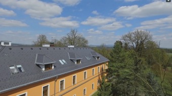 2017 fotografie z dokumentárního filmu Domov pod hradem více než 50 let života