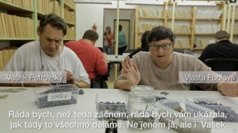 2017 fotografie z dokumentárního filmu Domov pod hradem více než 50 let života