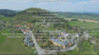 2017 fotografie z dokumentárního filmu Domov pod hradem více než 50 let života