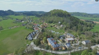 2017 fotografie z dokumentárního filmu Domov pod hradem více než 50 let života