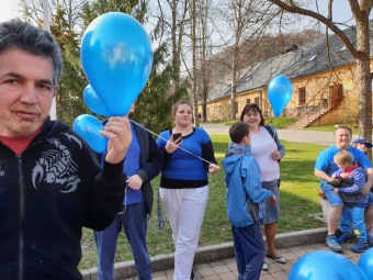 SVĚTOVÝ DEN POROZUMĚNÍ AUTISMU 2019 - Mám svůj svět, ale mám Vás rád. Domov pod hradem Žampach se zapojuje do akcí na podporu zvýšení povědomí o autismu (2.4. 2019)