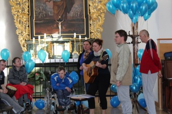 SVĚTOVÝ DEN POROZUMĚNÍ AUTISMU 2019 - Mám svůj svět, ale mám Vás rád. Domov pod hradem Žampach se zapojuje do akcí na podporu zvýšení povědomí o autismu (2.4. 2019)