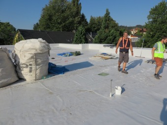 Dokončení rekonstrukce a zateplení střechy...