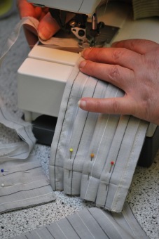 2020 Nouzový stav zasáhl také do Domova pod hradem Žampach - šití ochranných roušek...