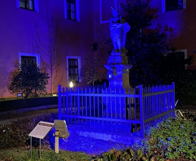 2026 Světový den porozumění autismu - nádvoří v modrém (2.4.)