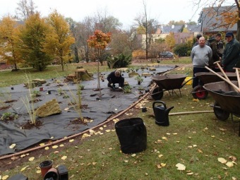 2016 Sadové úpravy - horní zámecký park - nový záhon