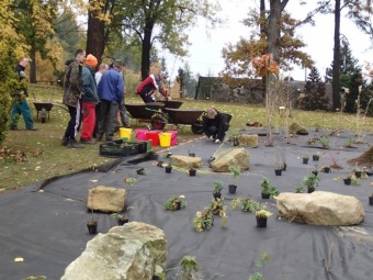 2016 Sadové úpravy - horní zámecký park - nový záhon