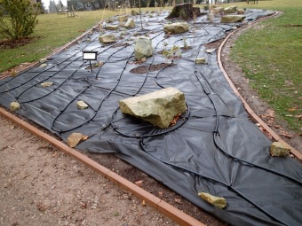 2016 Sadové úpravy - horní zámecký park - nový záhon