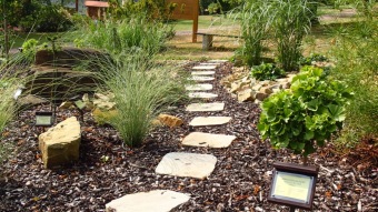 2016 Sadové úpravy - horní zámecký park - nový záhon