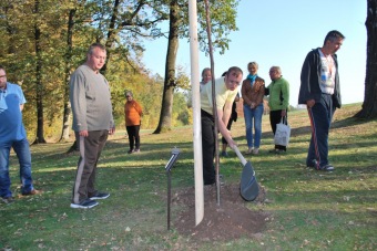 2018 Sázení pamětní lípy ke Dni stromů a 100. výročí republiky za účasti Q VOX (17.10.)