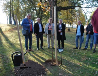 2018 Sázení pamětní lípy ke Dni stromů a 100. výročí republiky za účasti Q VOX (17.10.)