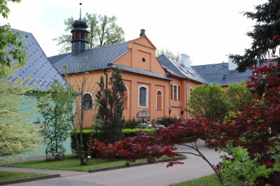 Žampach Arboretum - nádvoří - jaro 2022 (3)