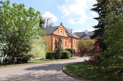 Žampach Arboretum - nádvoří s kaplí sv.Bartoloměje 2022