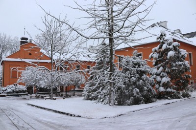 Žampach Arboretum - nádvoří - zima 2021