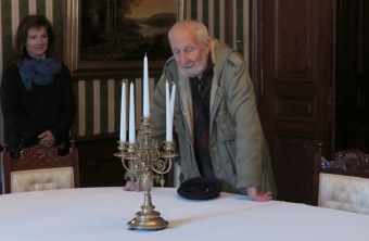 Keramiku z dílny Domova pod hradem Žampach nyní objevíte také exteriéru zámku Štiřín. Dnešní předání naší keramiky ve Štiříne bylo spojeno s komentovanou prohlídkou areálu a zámku s panem Václavem Větvičkou a setkáním s panem Václavem Hrubým, generálním ředitelem organizace (6.5. 2019)