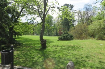 Keramiku z dílny Domova pod hradem Žampach nyní objevíte také exteriéru zámku Štiřín. Dnešní předání naší keramiky ve Štiříne bylo spojeno s komentovanou prohlídkou areálu a zámku s panem Václavem Větvičkou a setkáním s panem Václavem Hrubým, generálním ředitelem organizace (6.5. 2019)