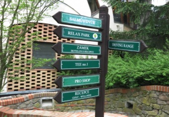 Keramiku z dílny Domova pod hradem Žampach nyní objevíte také exteriéru zámku Štiřín. Dnešní předání naší keramiky ve Štiříne bylo spojeno s komentovanou prohlídkou areálu a zámku s panem Václavem Větvičkou a setkáním s panem Václavem Hrubým, generálním ředitelem organizace (6.5. 2019)