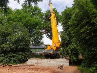 2023 Program dešťovka - průběh prací - montáž retenční nádrže 13.6. 2023