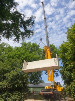 2023 Program dešťovka - průběh prací - montáž retenční nádrže 13.6. 2023