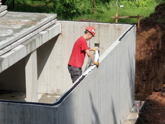 2023 Program dešťovka - průběh prací - montáž retenční nádrže 13.6. 2023