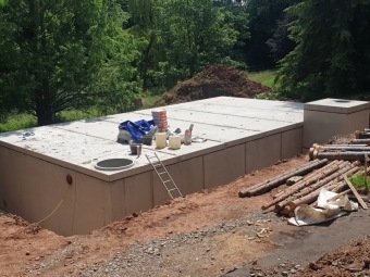 2023 Program dešťovka - průběh prací - montáž retenční nádrže 13.6. 2023