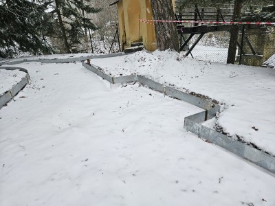 2025 Úprava centrální cesty horním parkem arboreta (10/25 - 04/26)