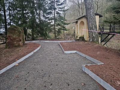 2025 Úprava centrální cesty horním parkem arboreta (10/25 - 04/26)